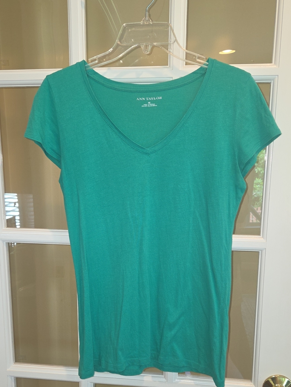 Ann Taylor Green V-Neck Short Sleeve Tee Size: M